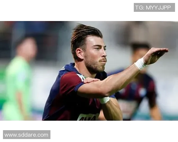 足球球星马克笔手绘简约风格创作技巧与艺术表现分析